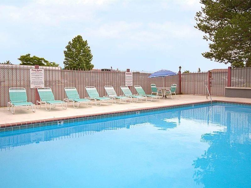Days Inn By Wyndham Richland Esterno foto